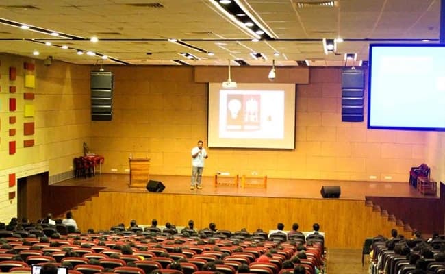 WBS, Pune Classroom 2.webp