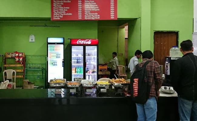 1-0001-layer-5-cafeteria-3