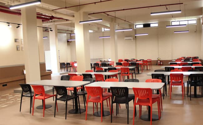 1-0002-layer-3-cafeteria-81