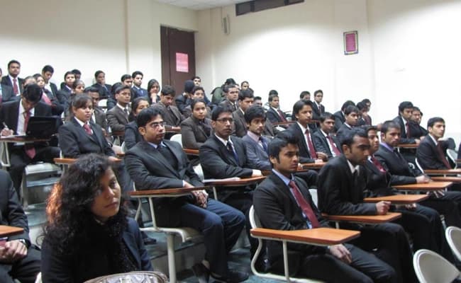 AIM, Greater Noida Classroom 3.webp