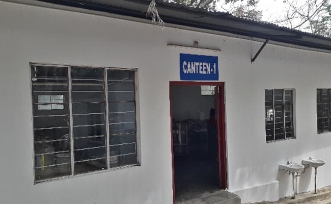 1-0004-layer-1-cafeteria-65