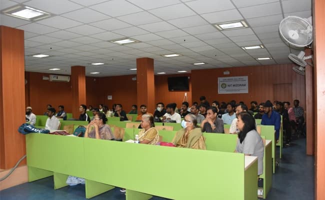 1-0006-classroom-classroom-5