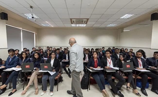 MET IPGDM, Mumbai Classroom 1.webp