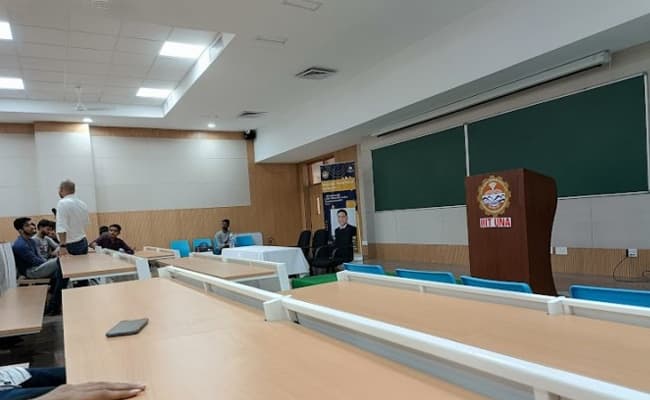 gallery-0001-class4-classroom-25