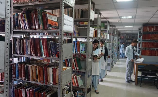 dolphin-pg-institute-of-biomedical-natural-sciences-2-0003-layer-2-classroom