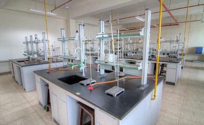 SNU Greater Noida Labs 2.webp