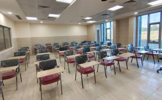 1-0002-classroom-classroom-3