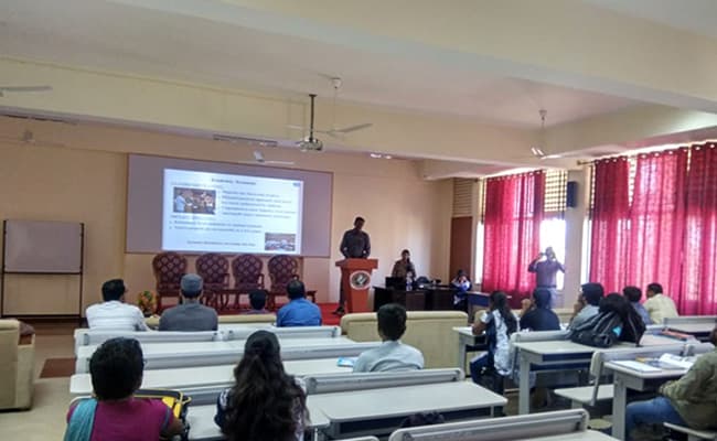 33-0004-class-classroom