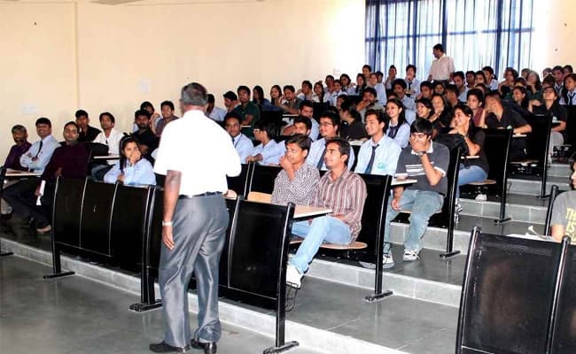 himgiri-zee-university-hzu-classroom-0002-layer-3-classroom