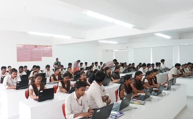 VVIT University, Guntur Labs 3.webp