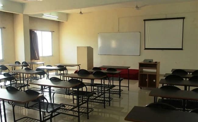 MIBM, Pune Classroom 1.webp