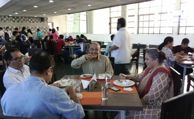 gallery-0006-cafeteria3-cafeteria-2
