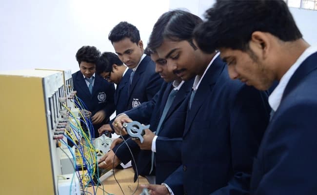 UEM, Kolkata Labs 2.webp