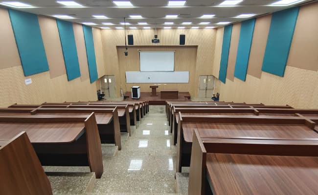 1-0004-classroom-classroom-3