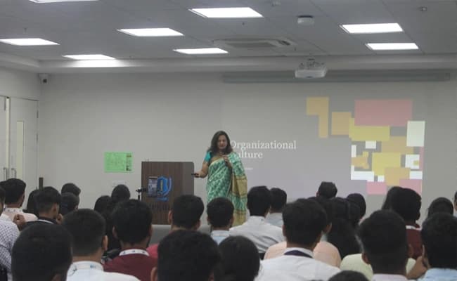ISBMS, Pune Classroom 1.webp