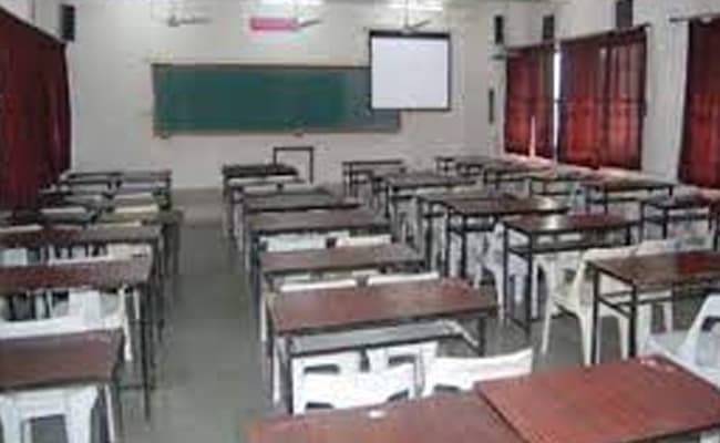 jawaharlal-darda-institute-of-engineering-and-technology-jdiet-classroom-0003-layer-1-classroom