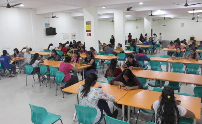 03-cafeteria