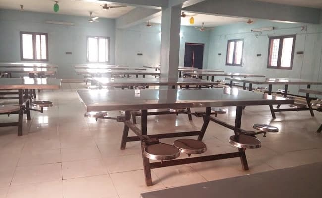 s-s-institute-of-management-lucknow Cafeteria 1.webp