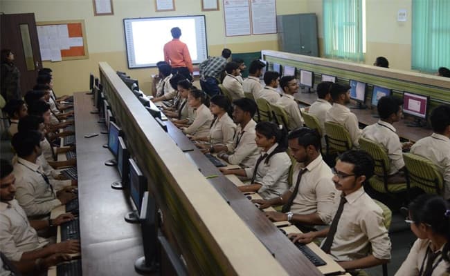 its-engineering-college-0009-class-classroom