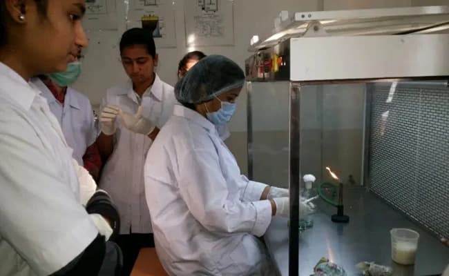 Fergusson College, Pune Labs 1.webp
