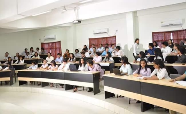hidayatullah-national-law-university-hnlu-raipur-classroom-0004-layer-1-classroom