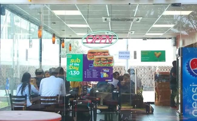 manav-rachna-university cafeteria 3.webp