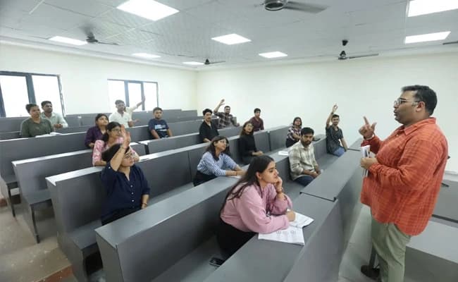 VSIET, Greater Noida Classroom 4.webp