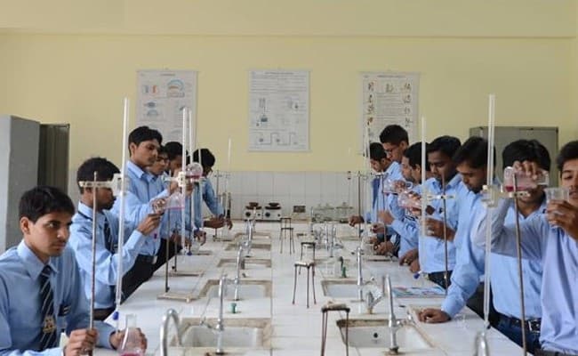 1-0000-layer-5-classroom-128