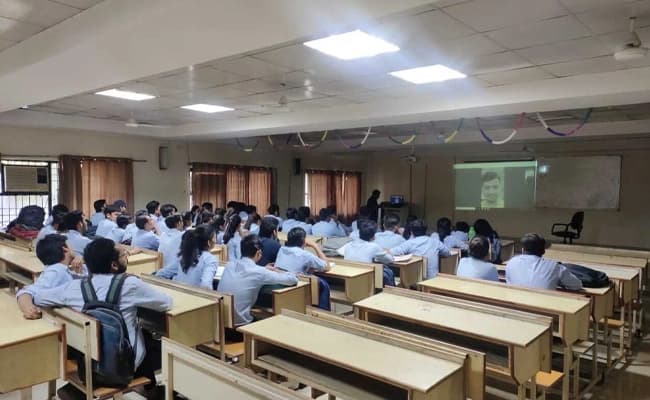 HCST, Mathura Classroom 1.webp