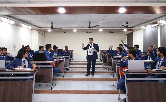 GNIM, Greater Noida Classroom 1.webp