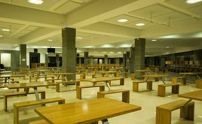 1-0001-layer-4-cafeteria-79