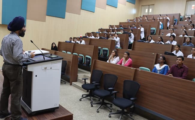 1-0001-classroom-classroom-3