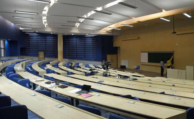 1-0004-layer-1-classroom-99