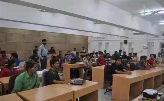 1-0000-layer-5-classroom-26
