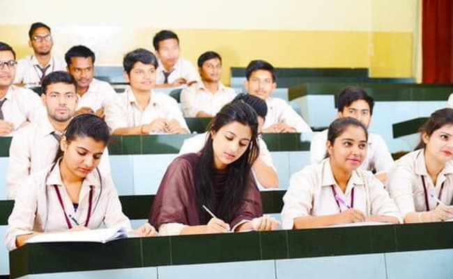 its-engineering-college-0007-class-classroom