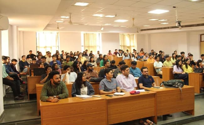 dr-ram-manohar-lohiya-national-law-university-rmlnlu-lucknow-classroom-0001-layer-4-classroom