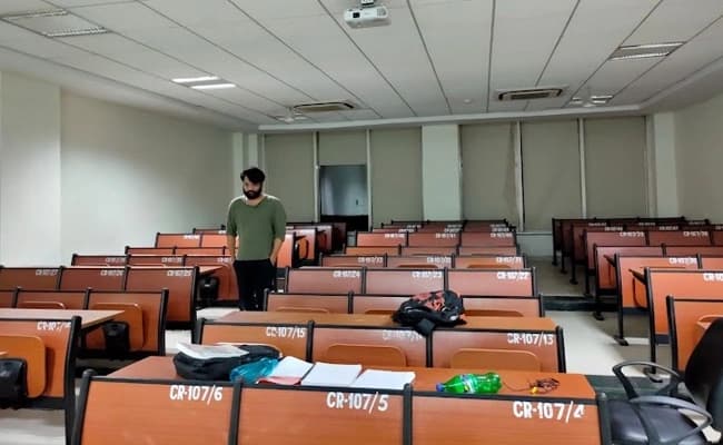 SNU Greater Noida Classroom 2.webp