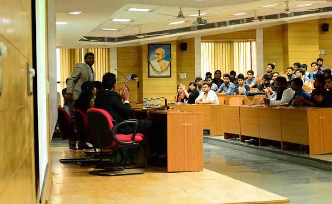 dr-ram-manohar-lohiya-national-law-university-rmlnlu-lucknow-classroom-0002-layer-3-classroom