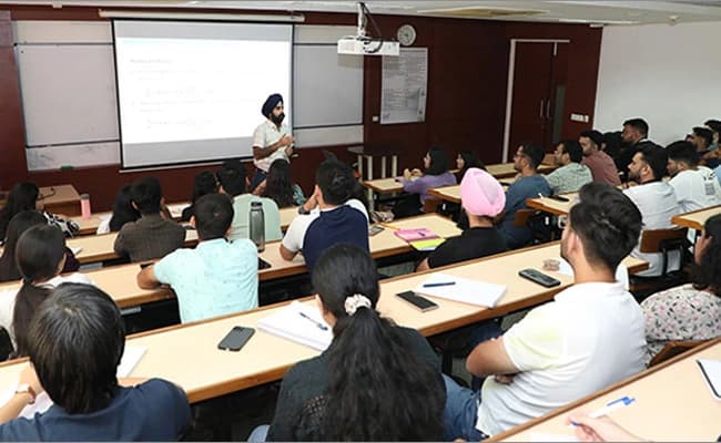 LMTSM, Mohali Classroom 1.webp