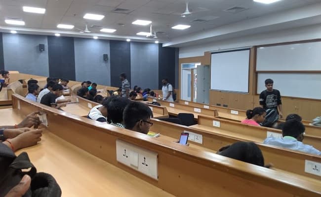 gallery-0003-class2-classroom-106