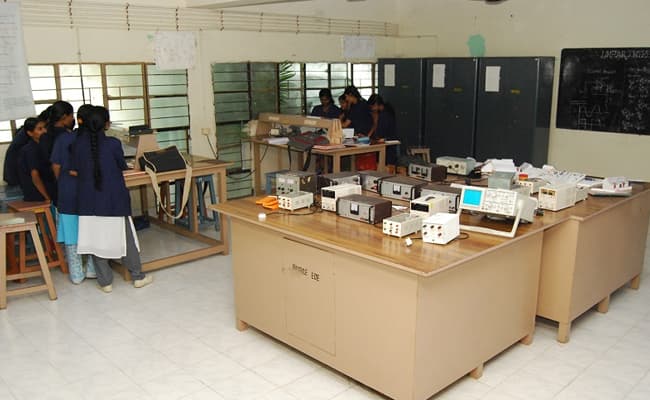 17-0002-class-classroom