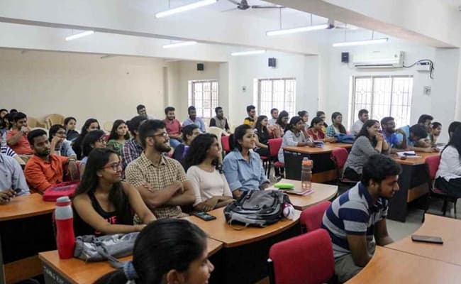 tamil-nadu-national-law-university-tnnlu-tiruchirappalli-classroom-0003-layer-2-classroom