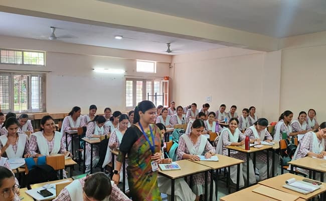 sunrise-academy-management-society-college-of-education-0002-class3-classroom