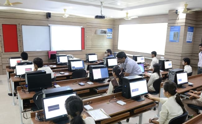 its-engineering-college-0008-class-classroom