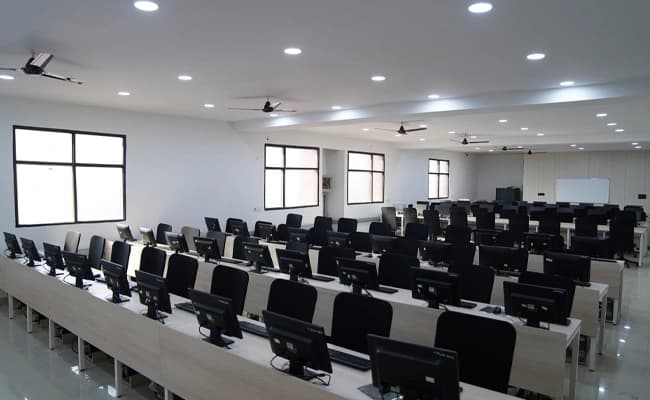 DIMT, Gorakhpur Classroom 2.webp