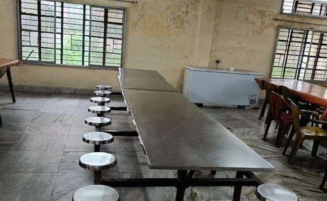 1-0001-layer-4-cafeteria-61
