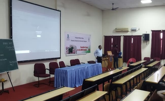 yenepoya-deemedtobe-university-bangalore-powered-by-emversity-0000-class4-classroom