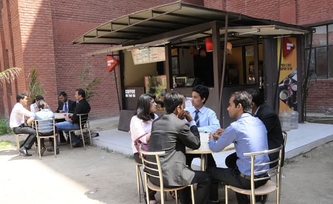 3-0004-cafe-cafeteria