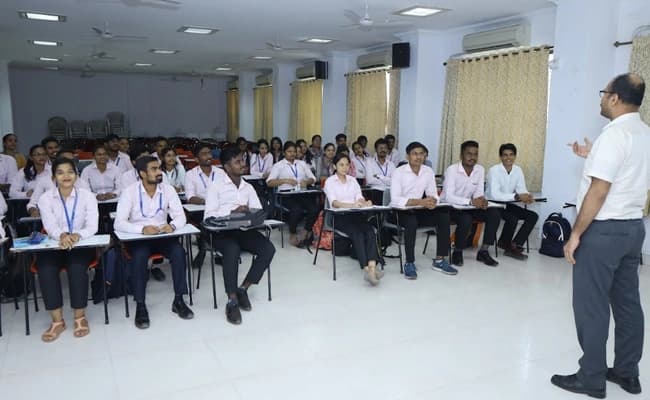 ISB, Pune Classroom 1.webp