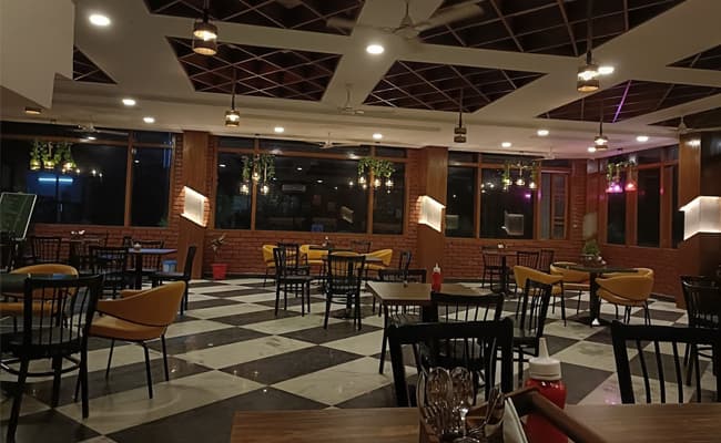 6-0010-cafe-cafeteria